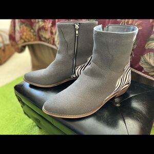 Gray Zebra ankle boots - bought off a Facebook ad and have never worn Size 11